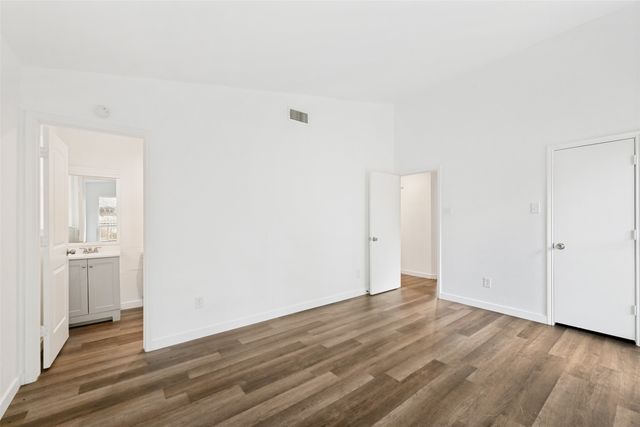 214 Valley Forge Lane, Arlington, TX 76002
