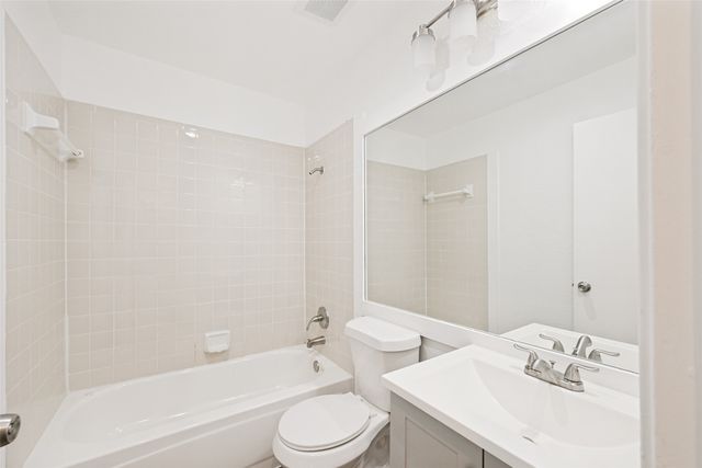 214 Valley Forge Lane, Arlington, TX 76002