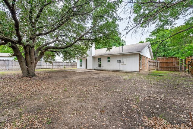 214 Valley Forge Lane, Arlington, TX 76002