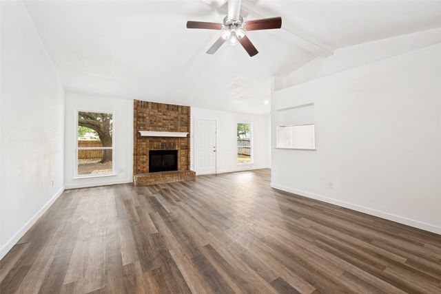 214 Valley Forge Lane, Arlington, TX 76002