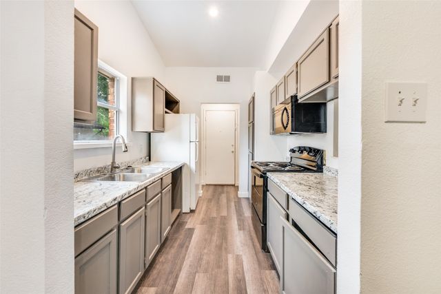214 Valley Forge Lane, Arlington, TX 76002