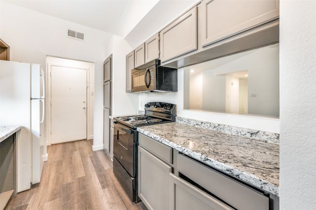 214 Valley Forge Lane, Arlington, TX 76002