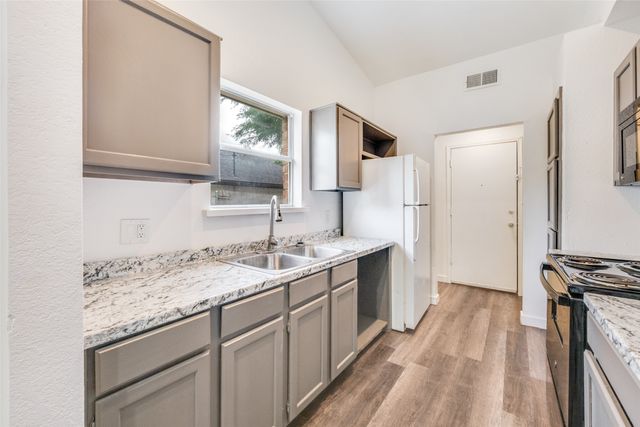 214 Valley Forge Lane, Arlington, TX 76002