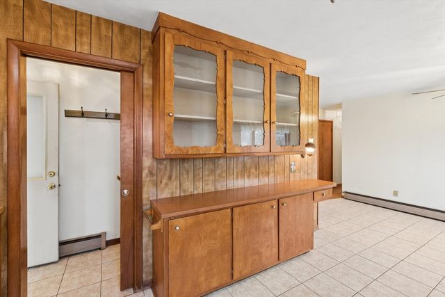 102 8th Street, Dewitt, IA 52742