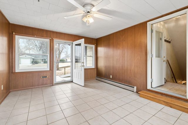 102 8th Street, Dewitt, IA 52742