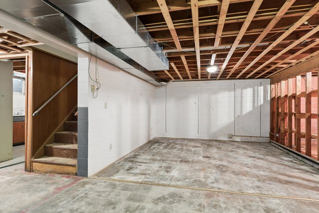 102 8th Street, Dewitt, IA 52742