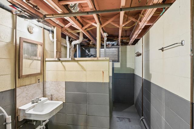 102 8th Street, Dewitt, IA 52742