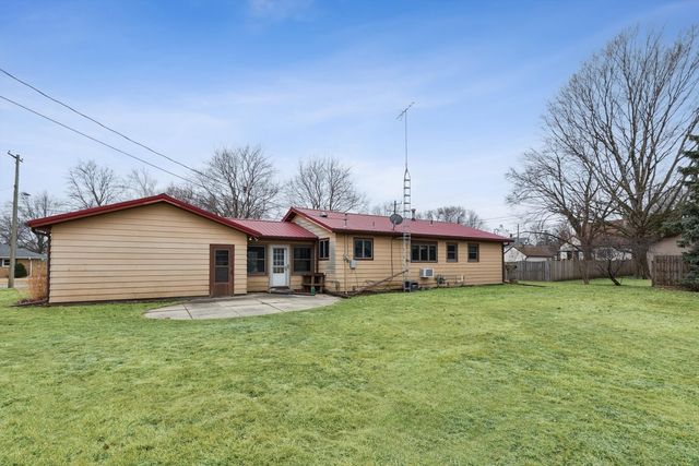 102 8th Street, Dewitt, IA 52742