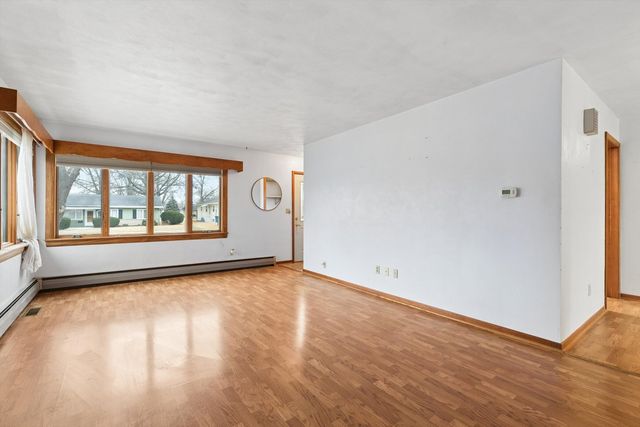 102 8th Street, Dewitt, IA 52742