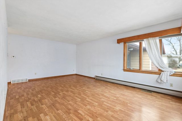 102 8th Street, Dewitt, IA 52742