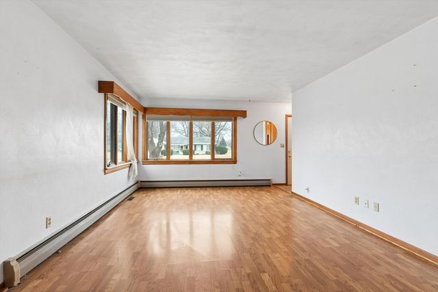 102 8th Street, Dewitt, IA 52742