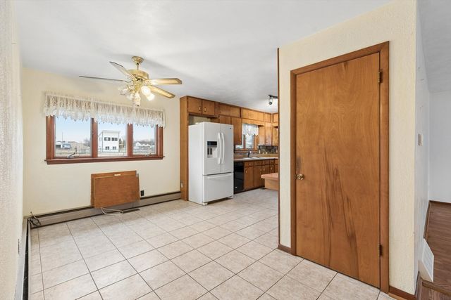 102 8th Street, Dewitt, IA 52742