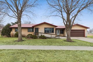 102 8th Street, Dewitt, IA 52742