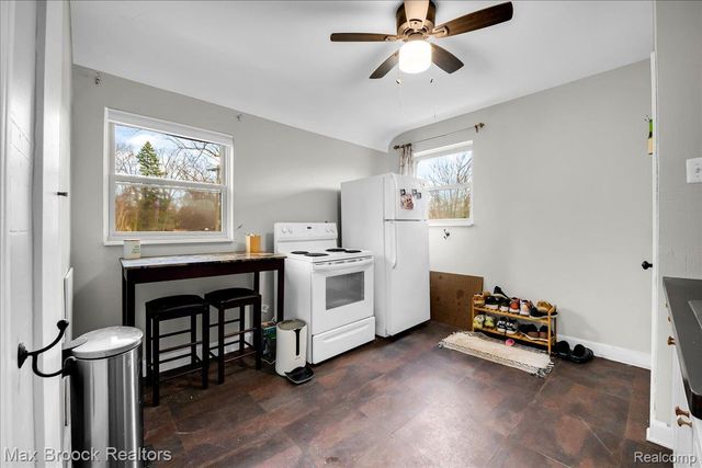 2208 Avondale Street, Sylvan Lake, MI 48320