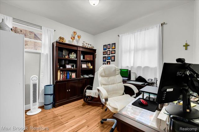 2208 Avondale Street, Sylvan Lake, MI 48320