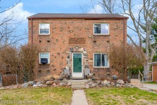 2208 Avondale Street, Sylvan Lake, MI 48320