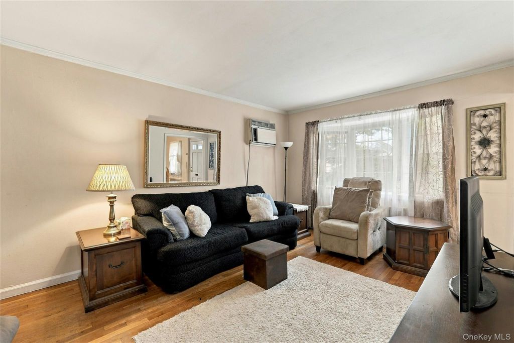 7954 264th Street, Glen Oaks, NY 11004 — photo 3