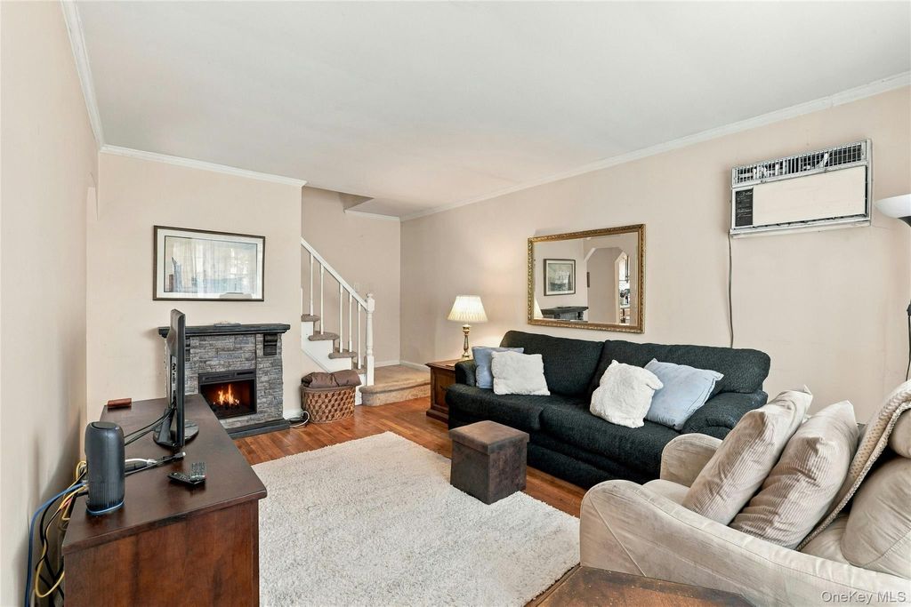 7954 264th Street, Glen Oaks, NY 11004 — photo 4