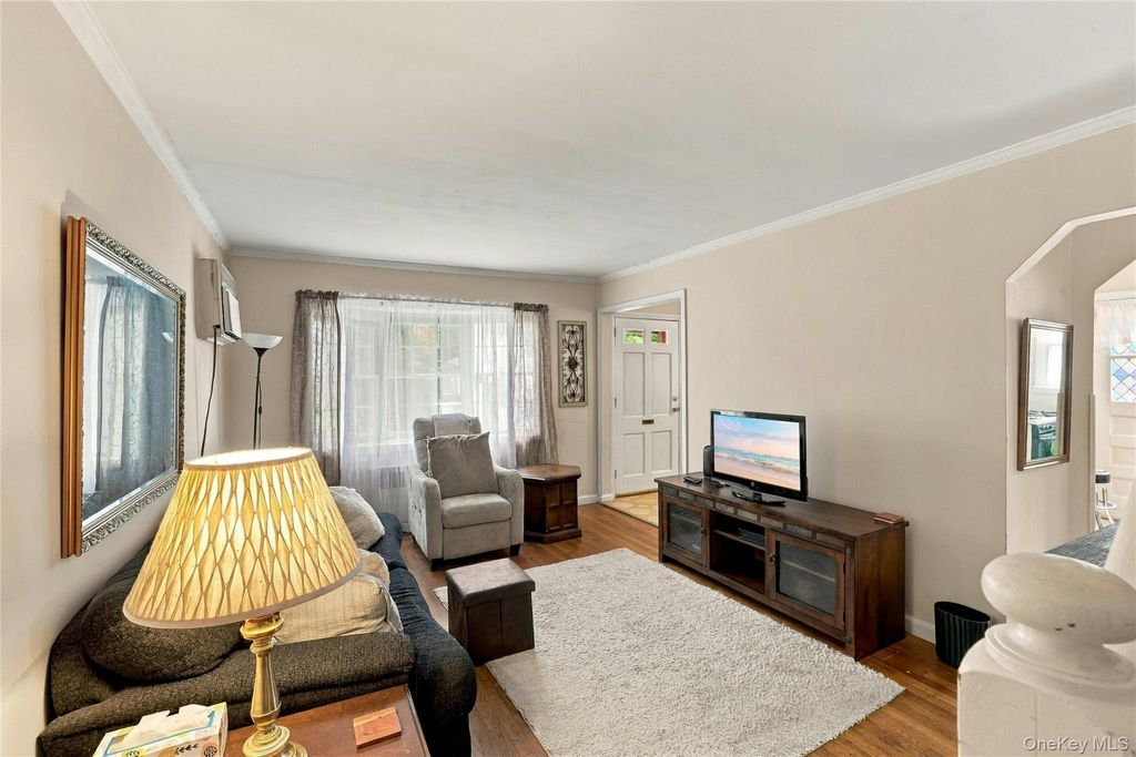 7954 264th Street, Glen Oaks, NY 11004 — photo 5