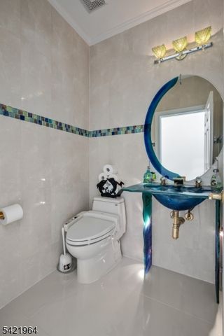 16 Southwind Dr, Mount Olive Twp., NJ 07836