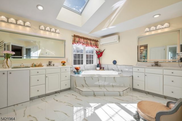 16 Southwind Dr, Mount Olive Twp., NJ 07836