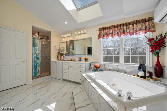16 Southwind Dr, Mount Olive Twp., NJ 07836