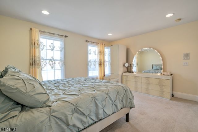 16 Southwind Dr, Mount Olive Twp., NJ 07836