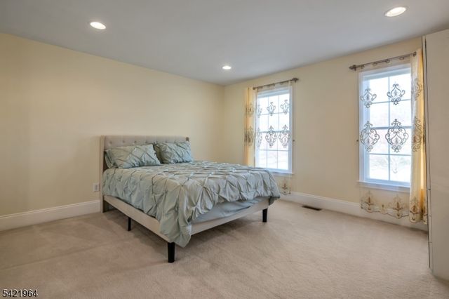 16 Southwind Dr, Mount Olive Twp., NJ 07836