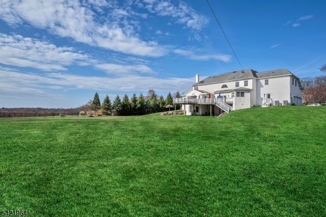 16 Southwind Dr, Mount Olive Twp., NJ 07836