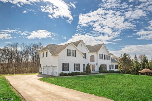 16 Southwind Dr, Mount Olive Twp., NJ 07836