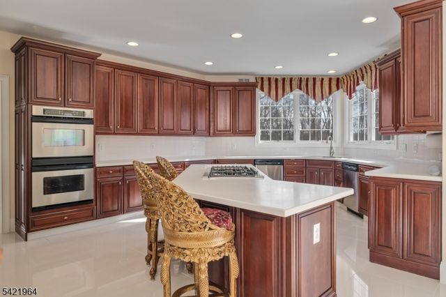 16 Southwind Dr, Mount Olive Twp., NJ 07836