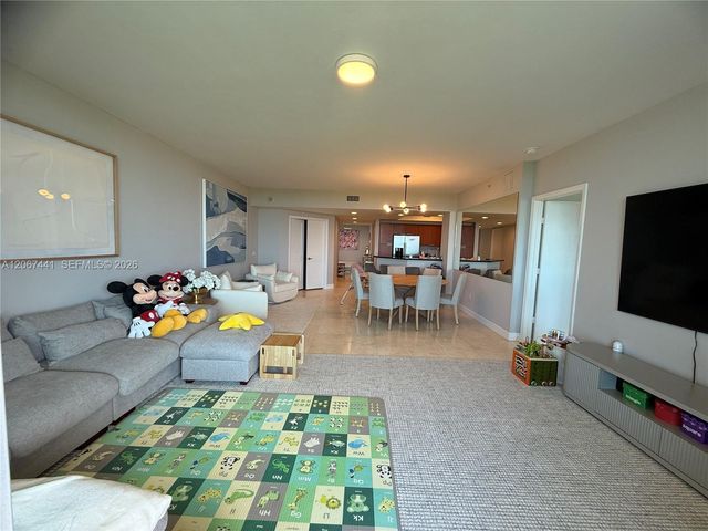 15051 Royal Oaks Lane 1104, North Miami, FL 33181