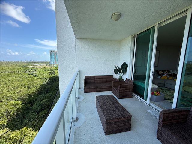 15051 Royal Oaks Lane 1104, North Miami, FL 33181