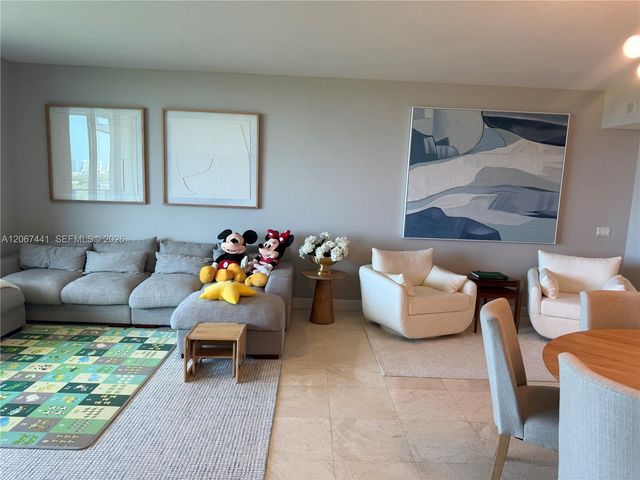 15051 Royal Oaks Lane 1104, North Miami, FL 33181