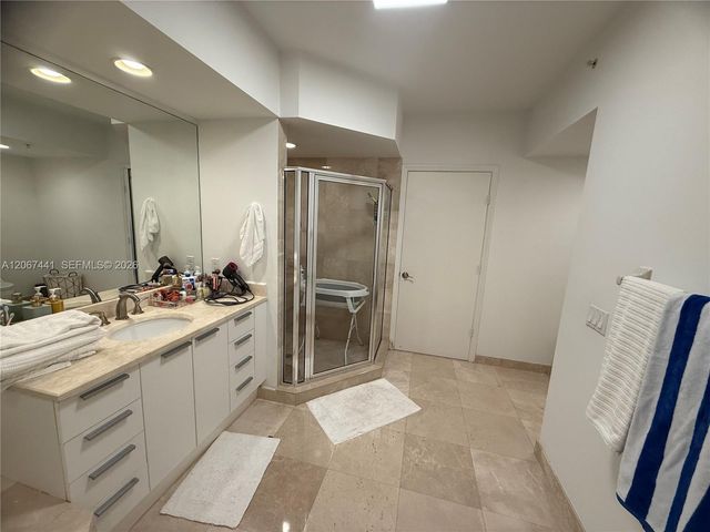 15051 Royal Oaks Lane 1104, North Miami, FL 33181