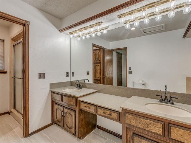 708 SW 104th Place, Oklahoma City, OK 73139