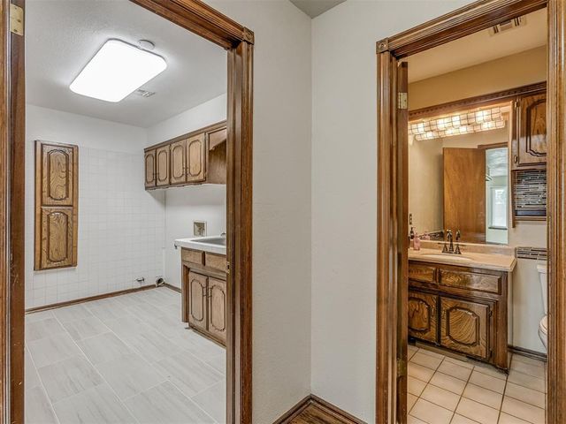 708 SW 104th Place, Oklahoma City, OK 73139
