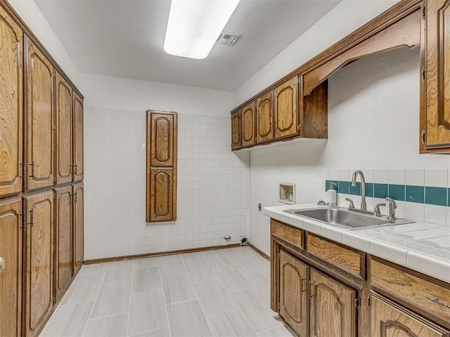 708 SW 104th Place, Oklahoma City, OK 73139