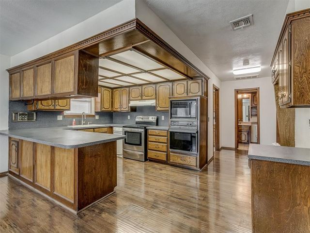 708 SW 104th Place, Oklahoma City, OK 73139