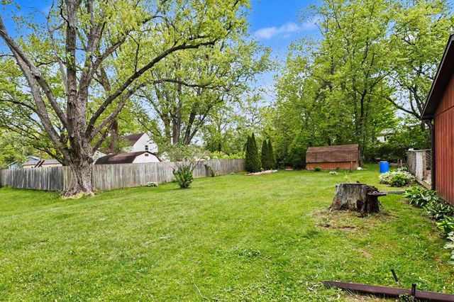 8223 Forest Beach Road, Watervliet, MI 49098
