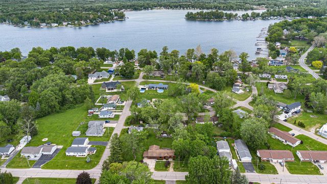 8223 Forest Beach Road, Watervliet, MI 49098