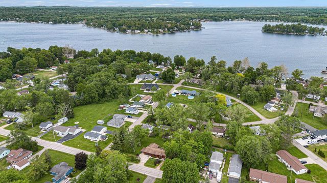8223 Forest Beach Road, Watervliet, MI 49098