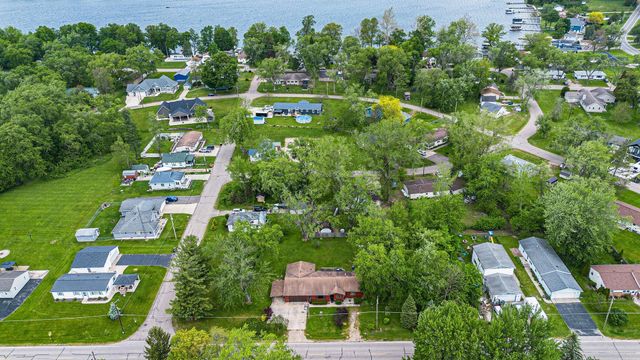 8223 Forest Beach Road, Watervliet, MI 49098