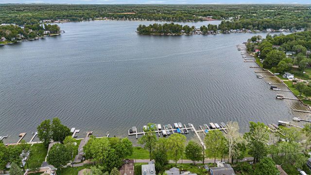 8223 Forest Beach Road, Watervliet, MI 49098