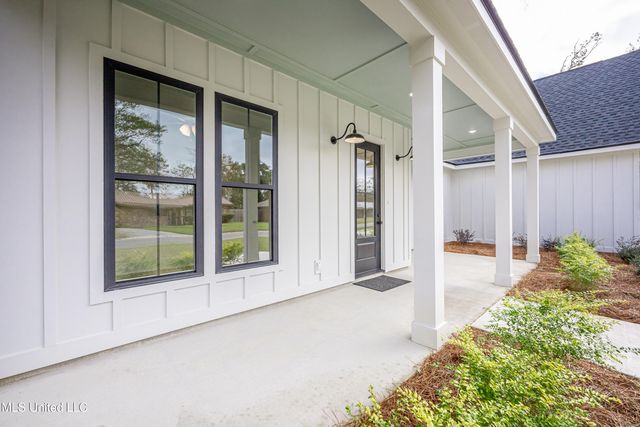 6345 Langland Drive, Ocean Springs, MS 39564