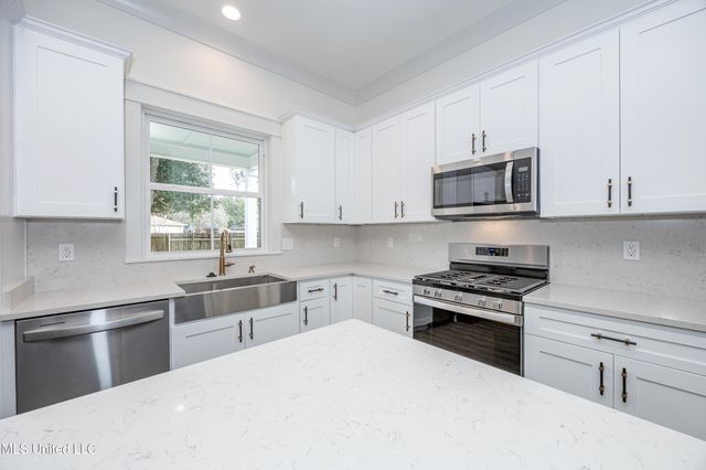 6345 Langland Drive, Ocean Springs, MS 39564