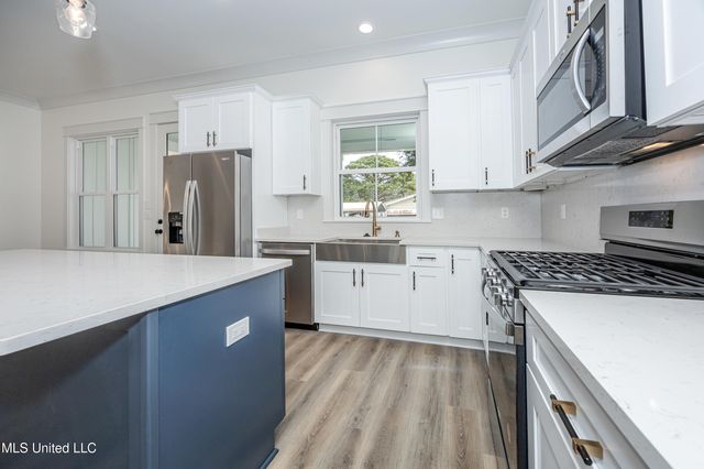 6345 Langland Drive, Ocean Springs, MS 39564