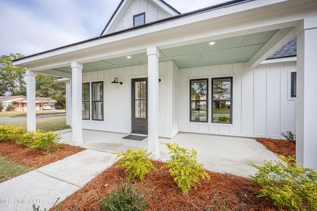 6345 Langland Drive, Ocean Springs, MS 39564