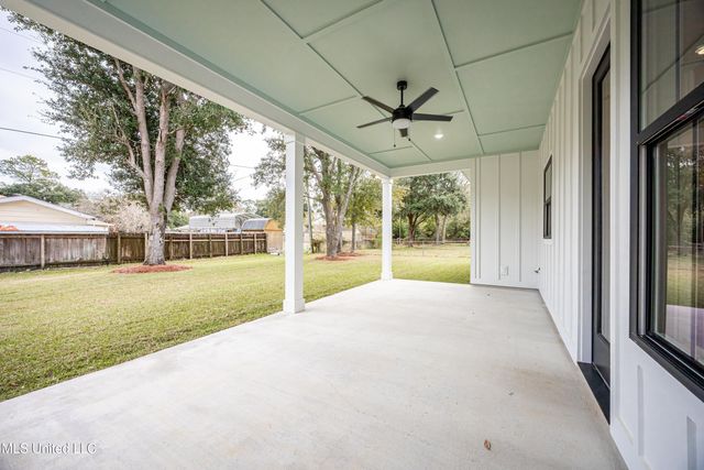 6345 Langland Drive, Ocean Springs, MS 39564