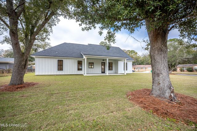 6345 Langland Drive, Ocean Springs, MS 39564
